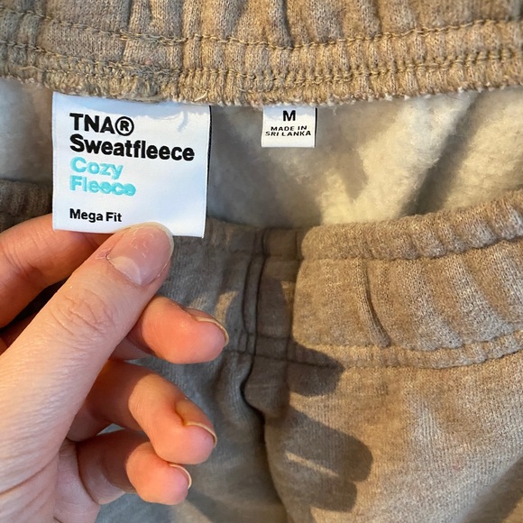 Aritzia TNA Cozy fleece mega sweatpants - Picture 6 of 6